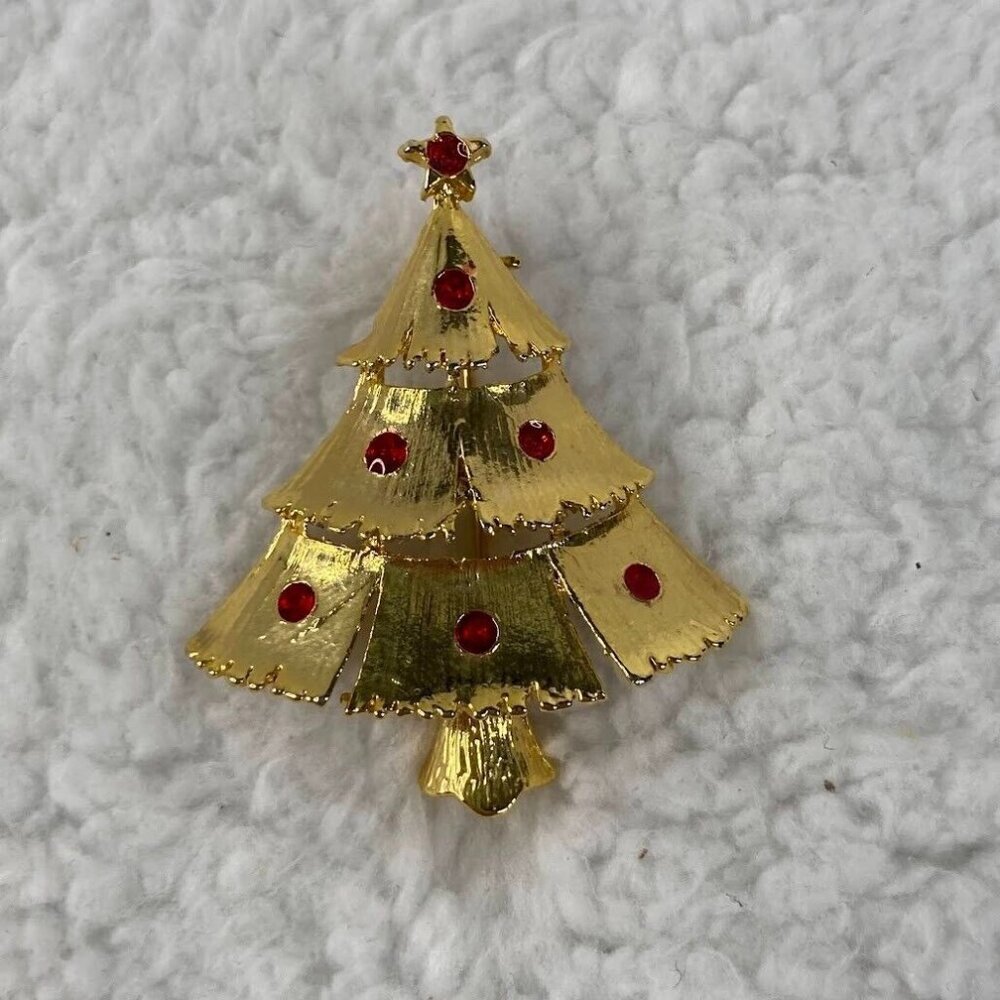 Vintage Christmas Tree Brooch 1.5" Pin Goldtone Red Rhinestones Star Holidays